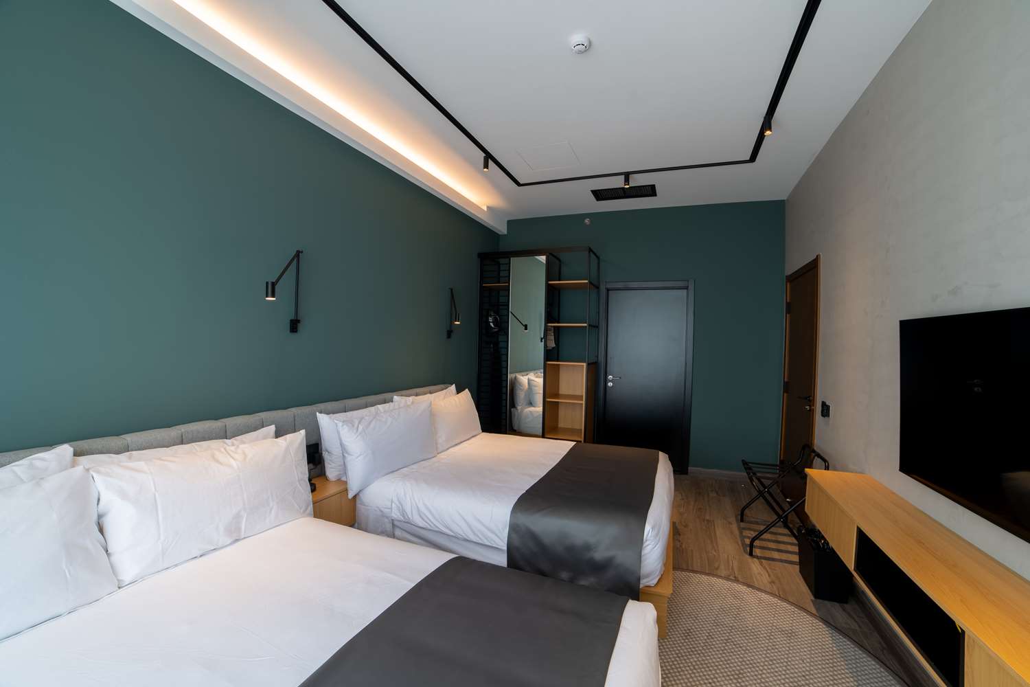 Room, 2 Queen Beds, Main Floor