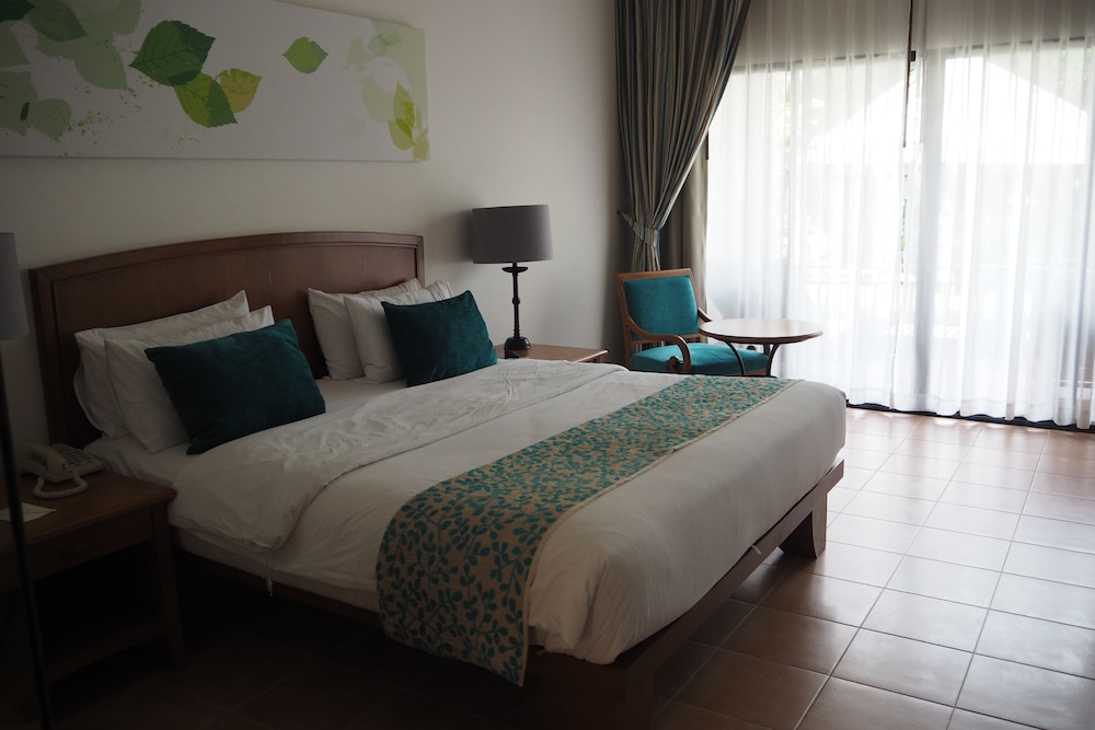Woodlands Hotel And Resort 23/65