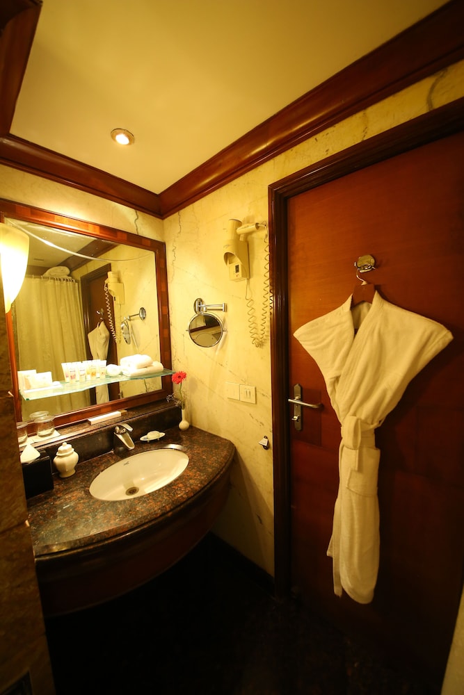 Welcomhotel By Itc Hotels Devee Grand Bay 62/71