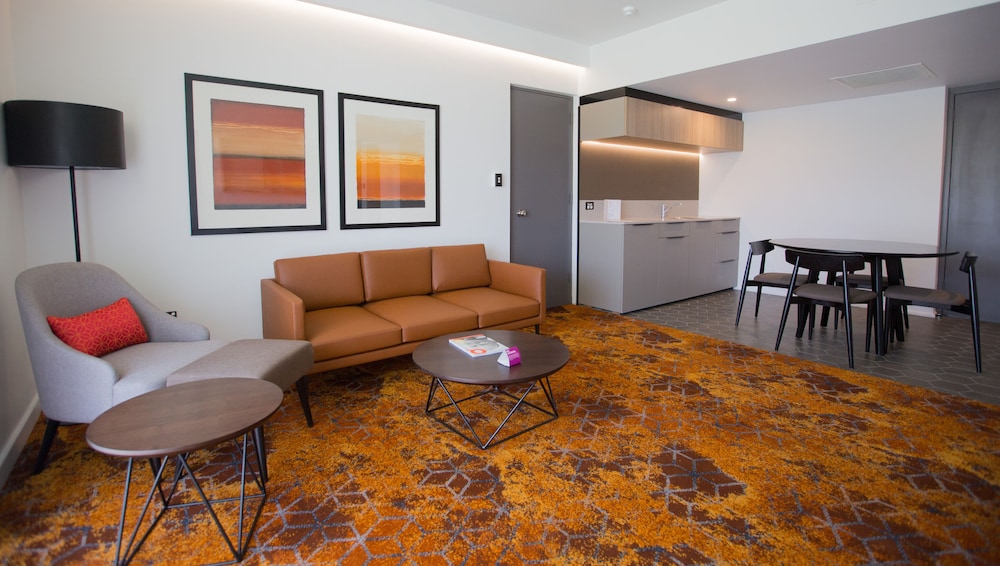 Crowne Plaza Alice Springs Lasseters 38/57