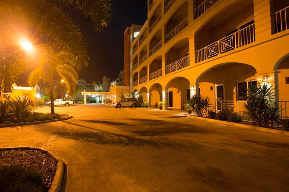 Marias By the Sea Hotel 41/44