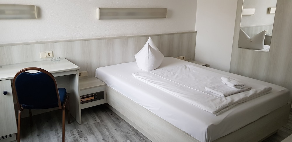 Central-Hotel Tegel 13/50