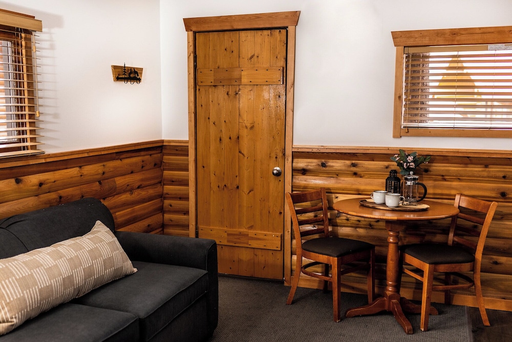 Miette Mountain Cabins 33/50