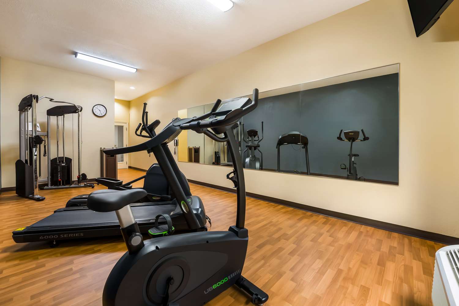 Best Western Bradbury Inn & Suites 15/26