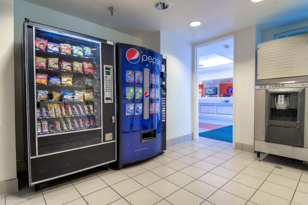 Motel6 San Diego, CA - Downtown 13/50