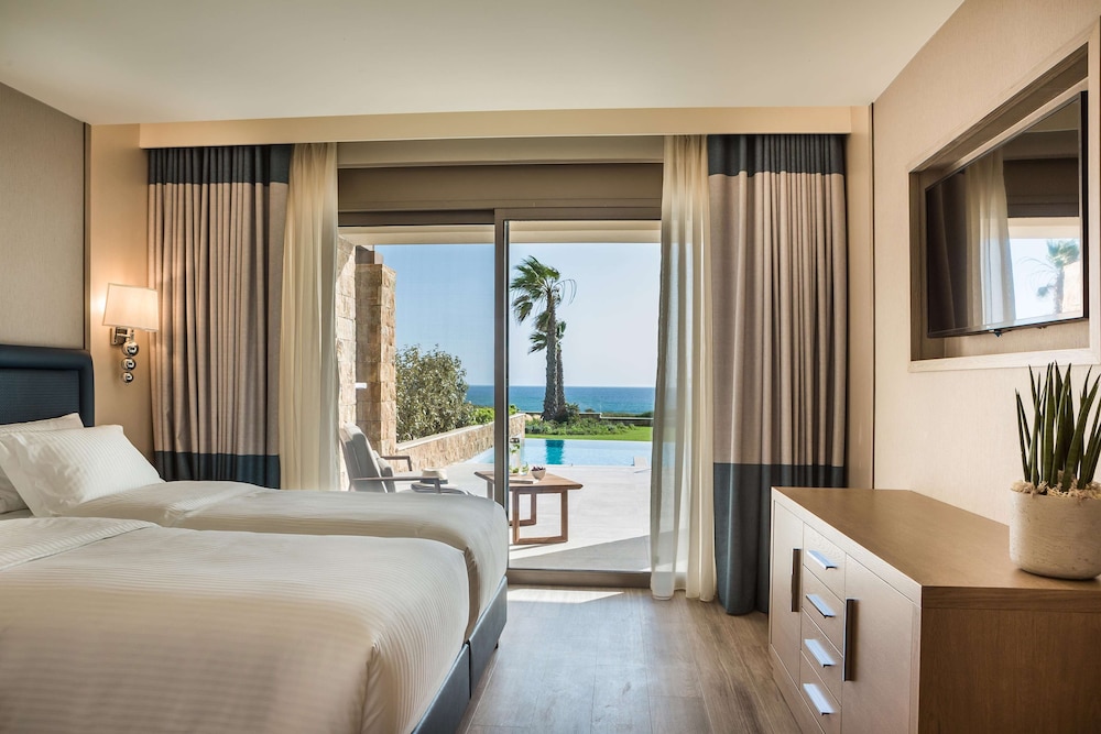 EXECUTIVE, SUITE, PRIVATE POOL