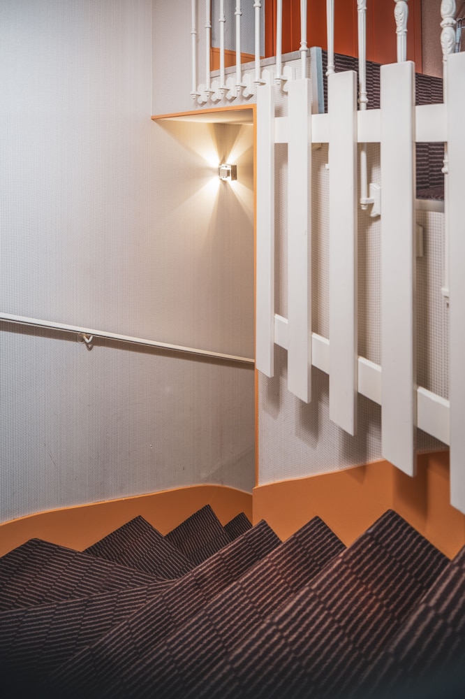 Hotel Le Petit Paris 39/63