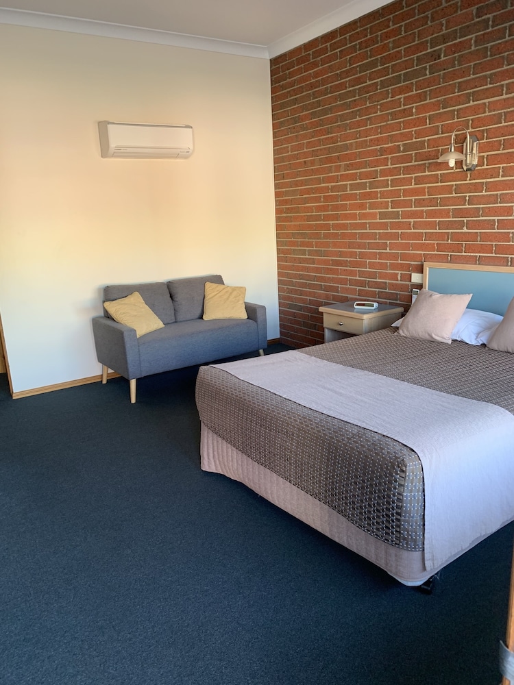 Tanjil Motor Inn 7/48