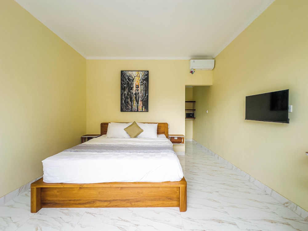Deluxe, Queen Bed, Pool View