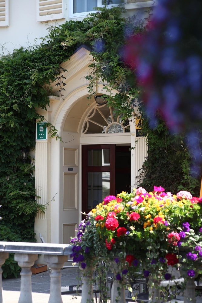 Les Rocquettes Hotel 48/49