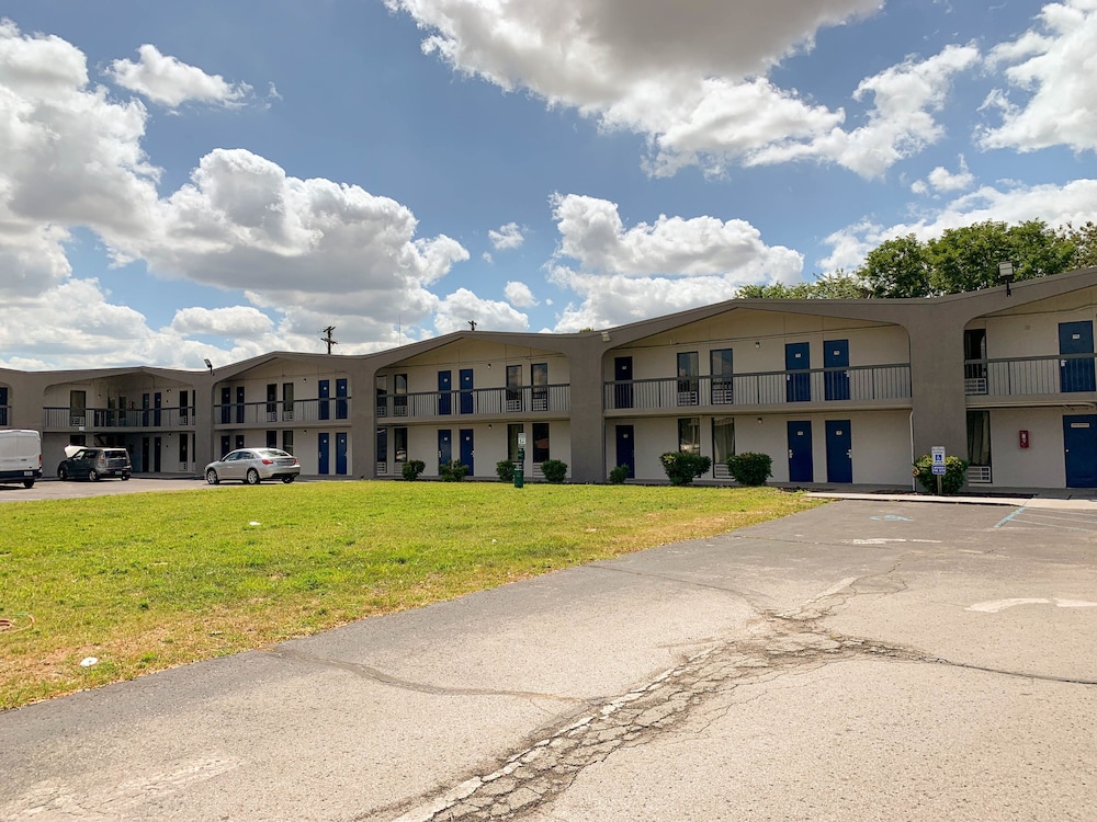 Motel6 Lexington, KY - Airport 28/36
