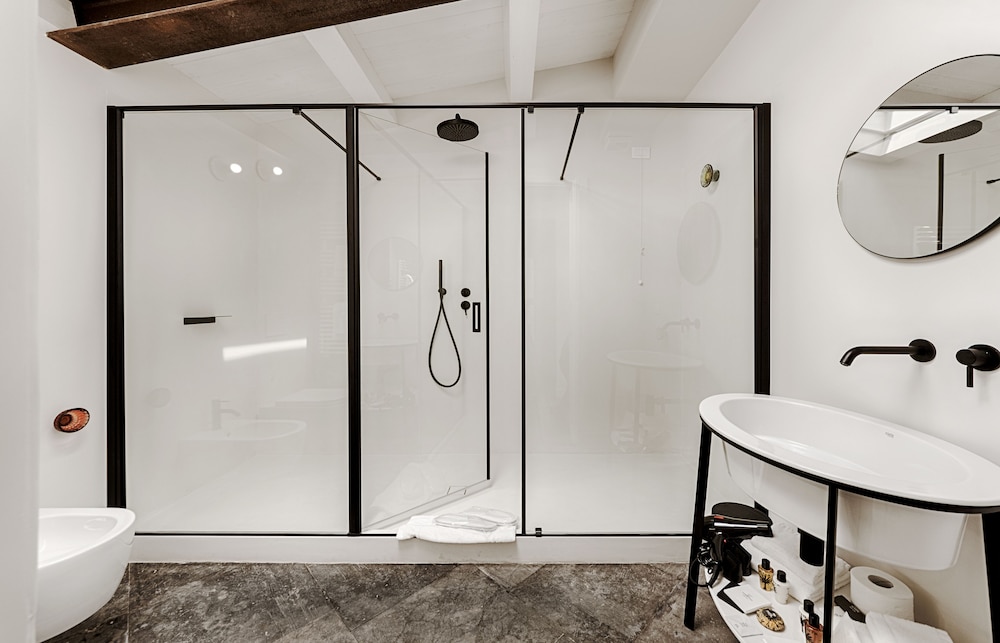 A.D.1768 Boutique Hotel 46/50