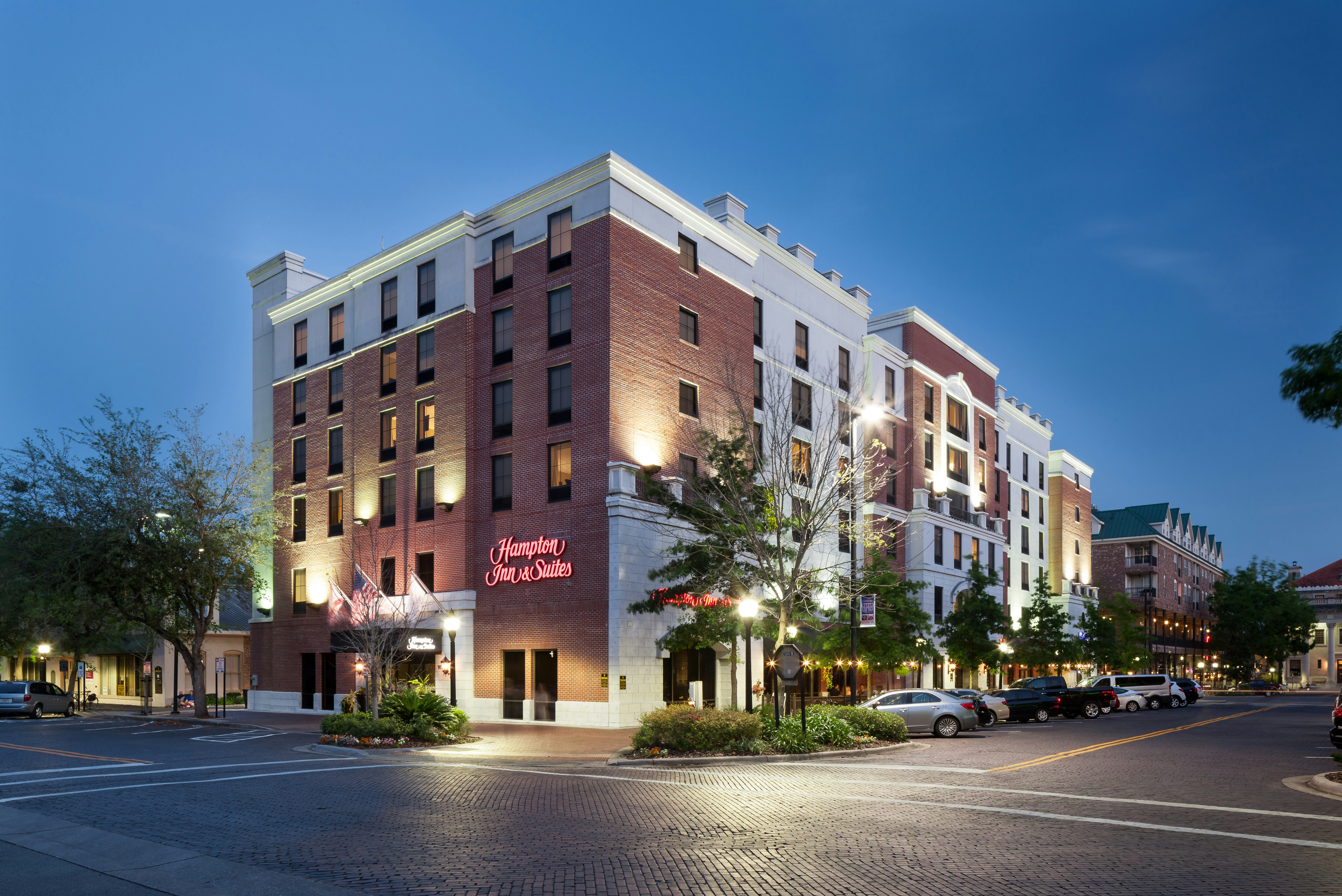 Hampton Inn & Suites Gainesville Downtown 53/55