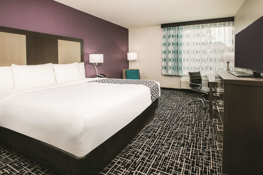 La Quinta Inn & Suites by Wyndham Dallas - Richardson 8/31