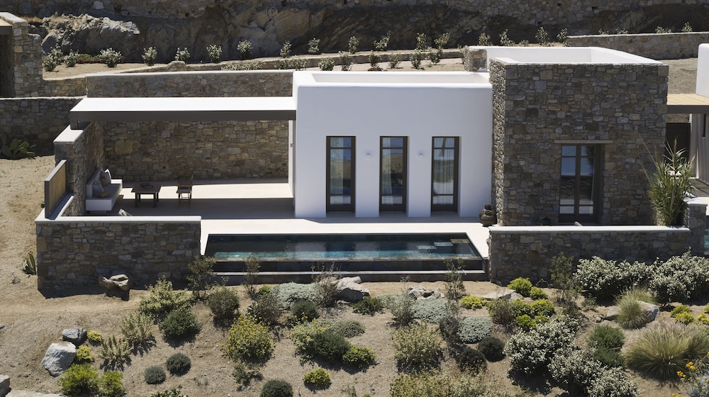 Bonzoe Homes & Villas 2/50