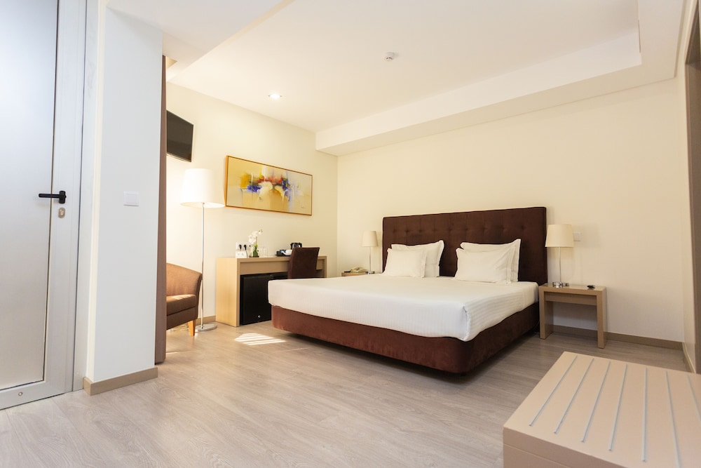 SUPERIOR, SUITE, KING BED
