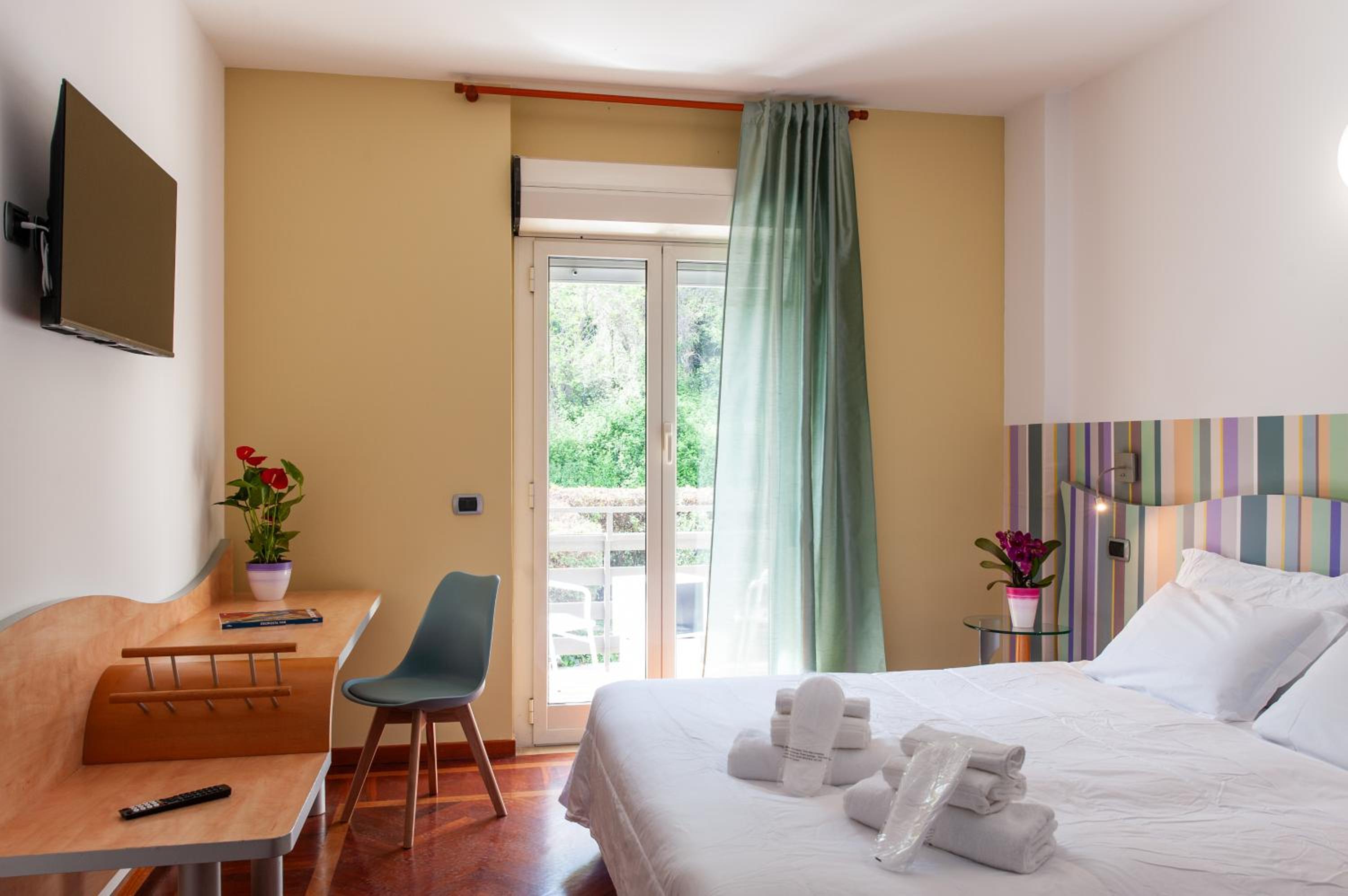 Standard, Double or Twin Bed