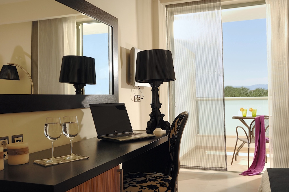 Angela Suites Boutique Hotel 50/61