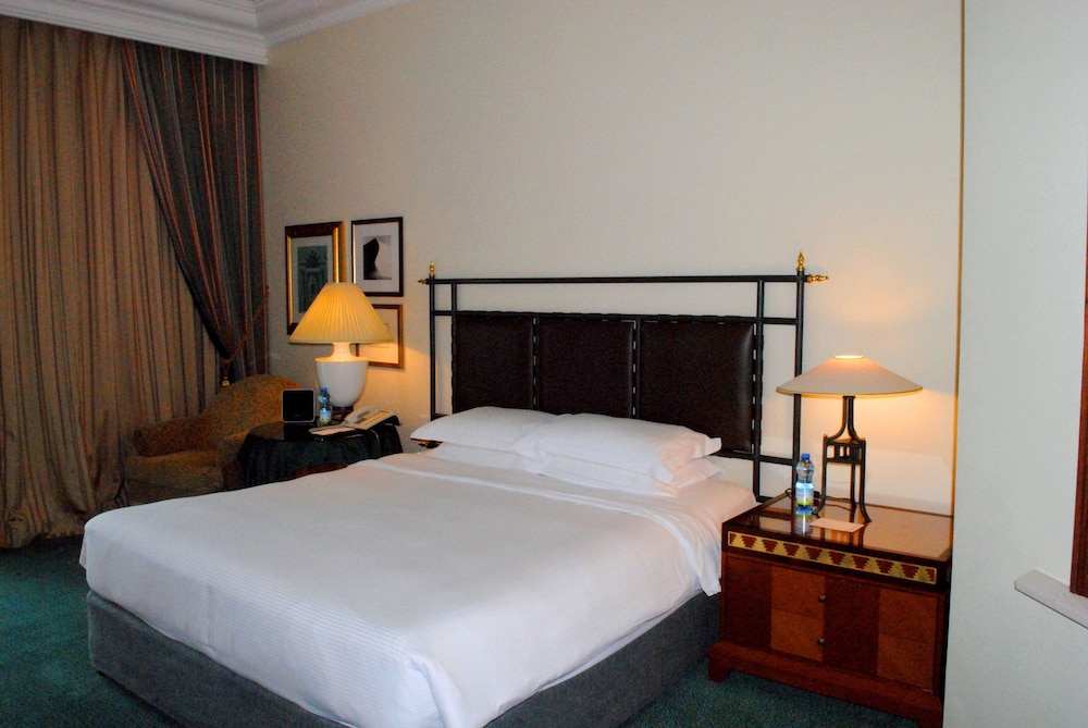 Grand Hyatt Muscat Hotel 17/50