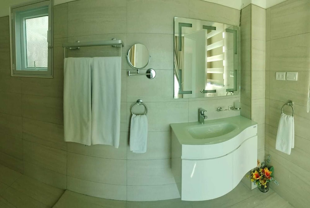 Monaco Suites De Boracay 43/44