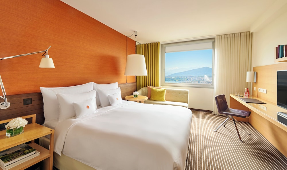 غرفة بريميوم بسرير كينج بإطلالة على البحيرة، INTERCONTINENTAL GENEVA 2/6