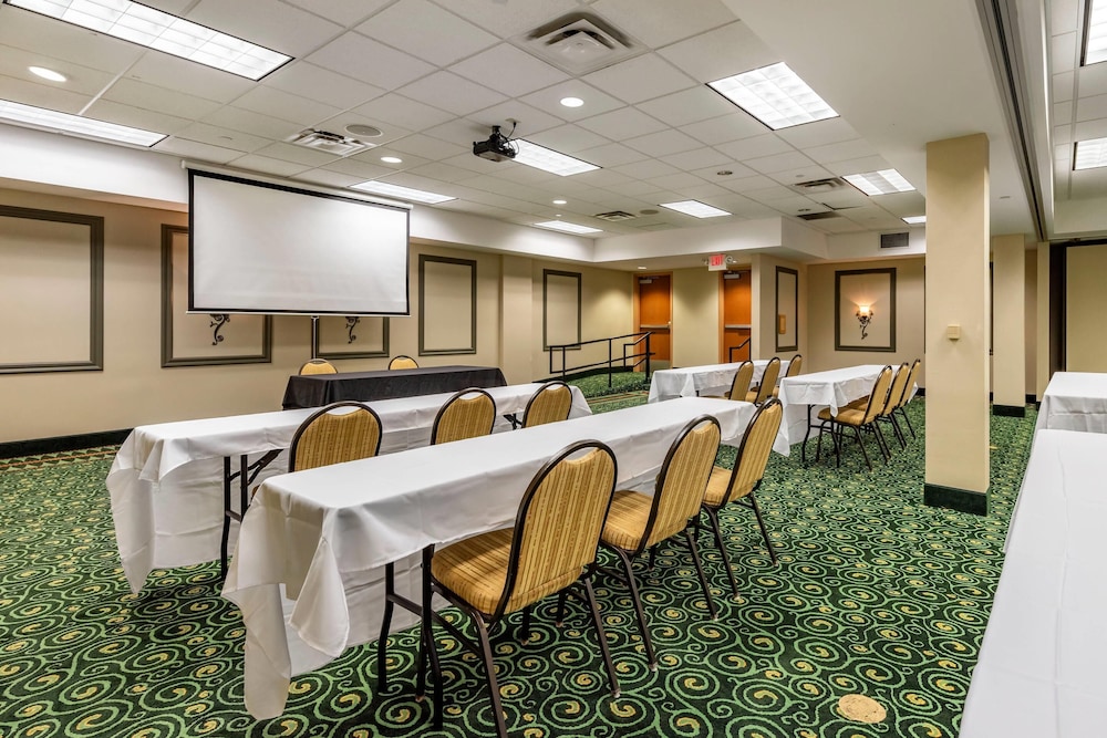 Three Bears Waterpark Resort Near Tomah, an Ascend Collection Hotel 39/50