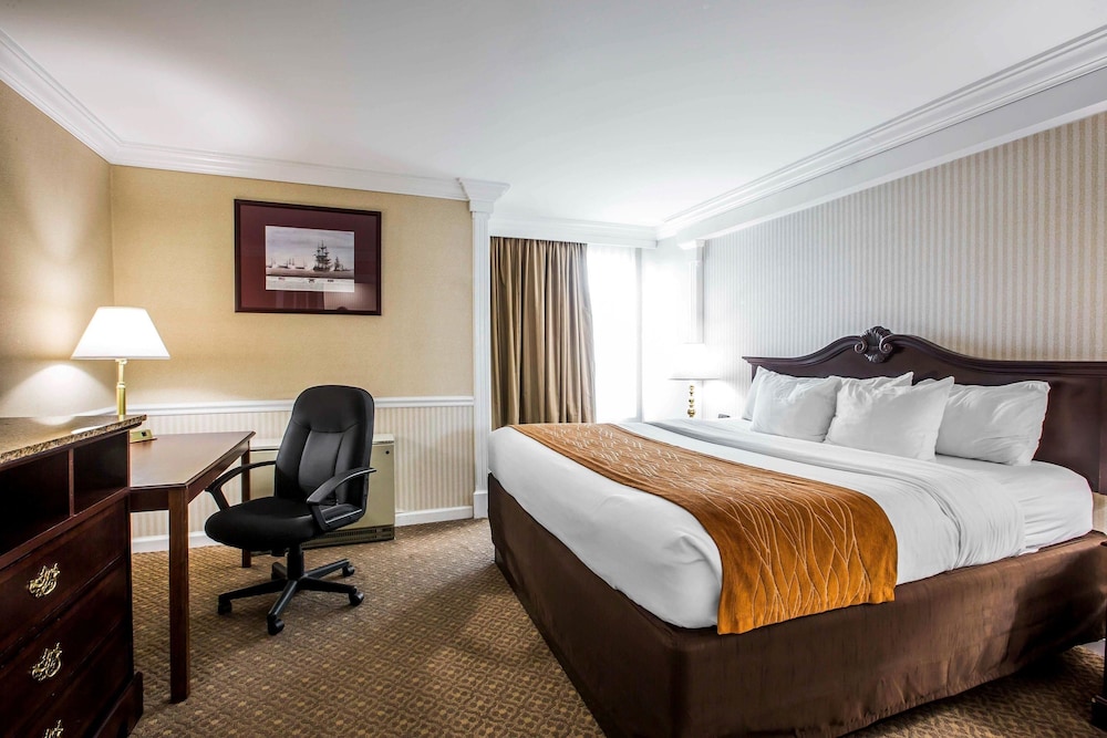 Comfort Inn & Suites Plattsburgh - Morrisonville 16/37