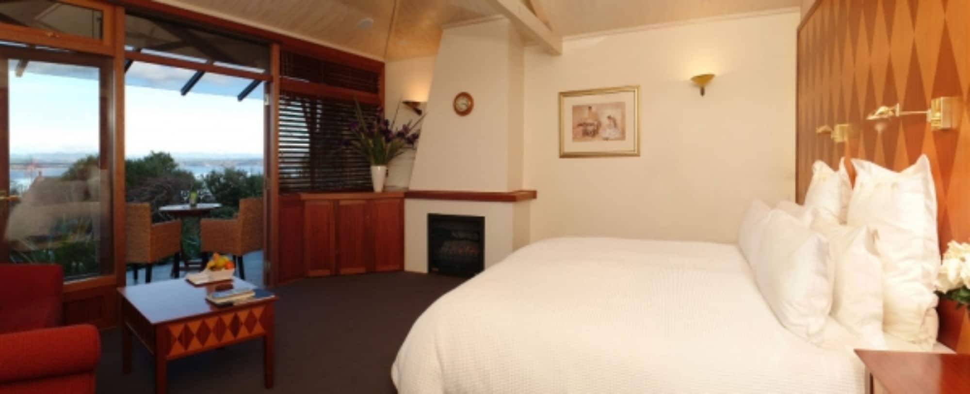 جناح تنفيذي بسرير كينج، LAKE TAUPO LODGE 2/5