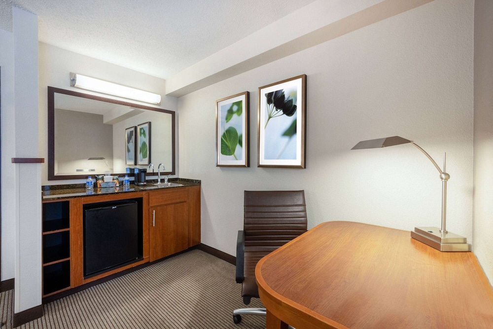 Wyndham Garden Kansas City Airport 18/62