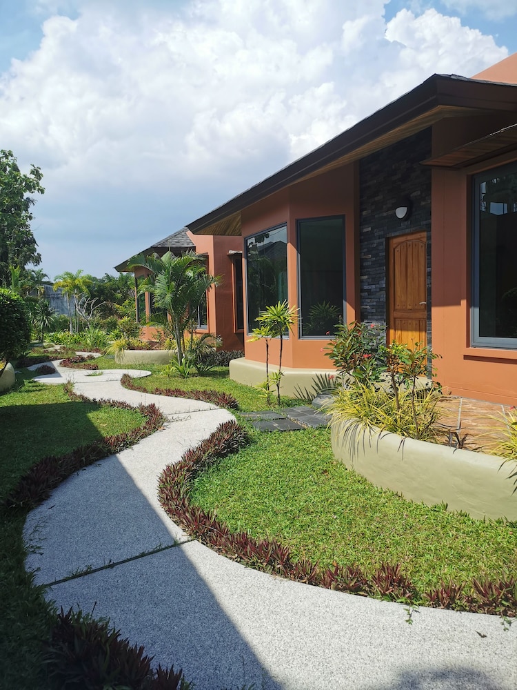 Cafe@Luv22 Guest House 63/67