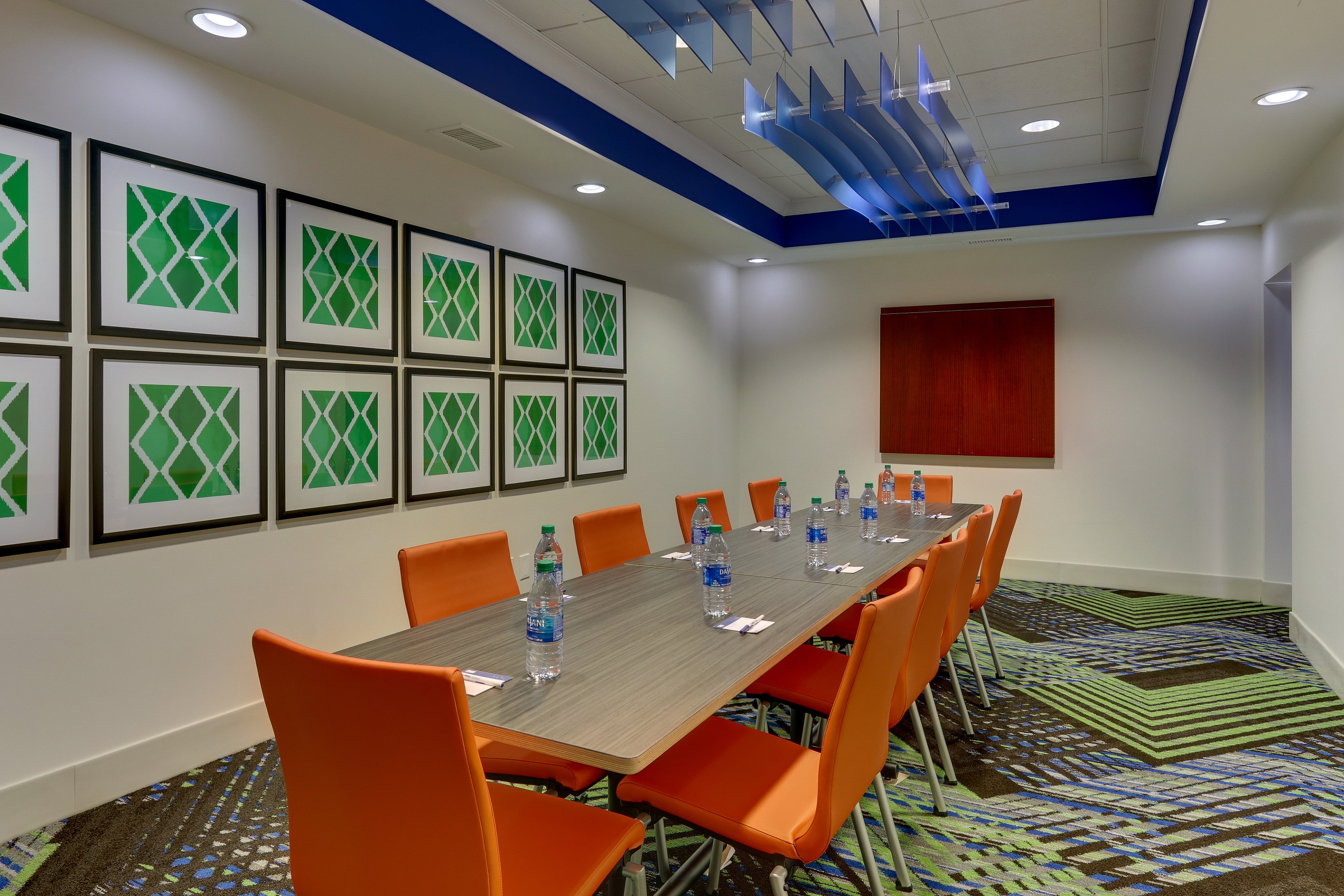 Holiday Inn Express & Suites Dayton-Centerville by IHG 46/52