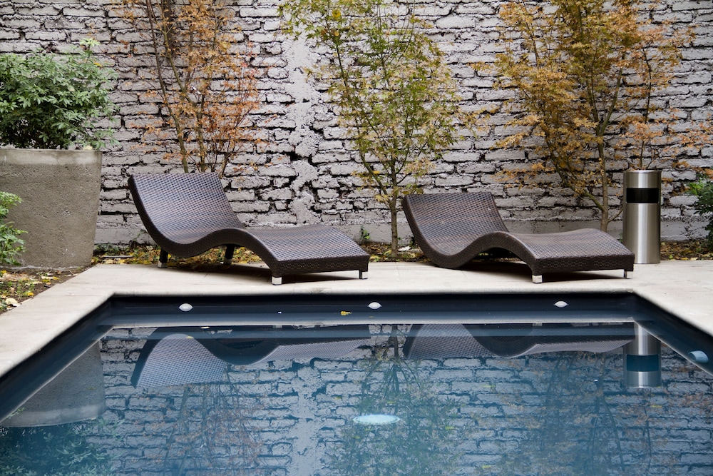 swimming pool spa