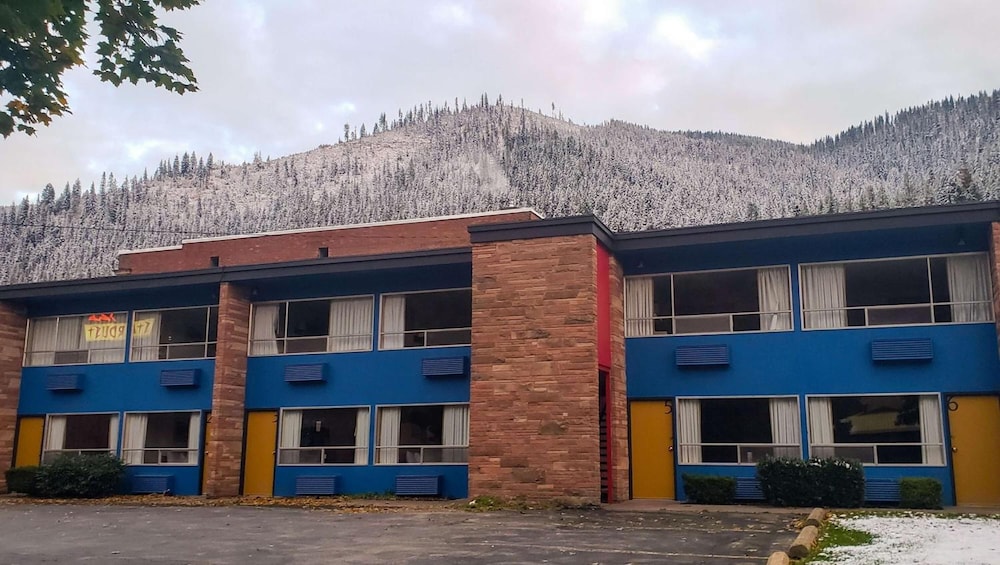 Stardust Motel Wallace 2/65