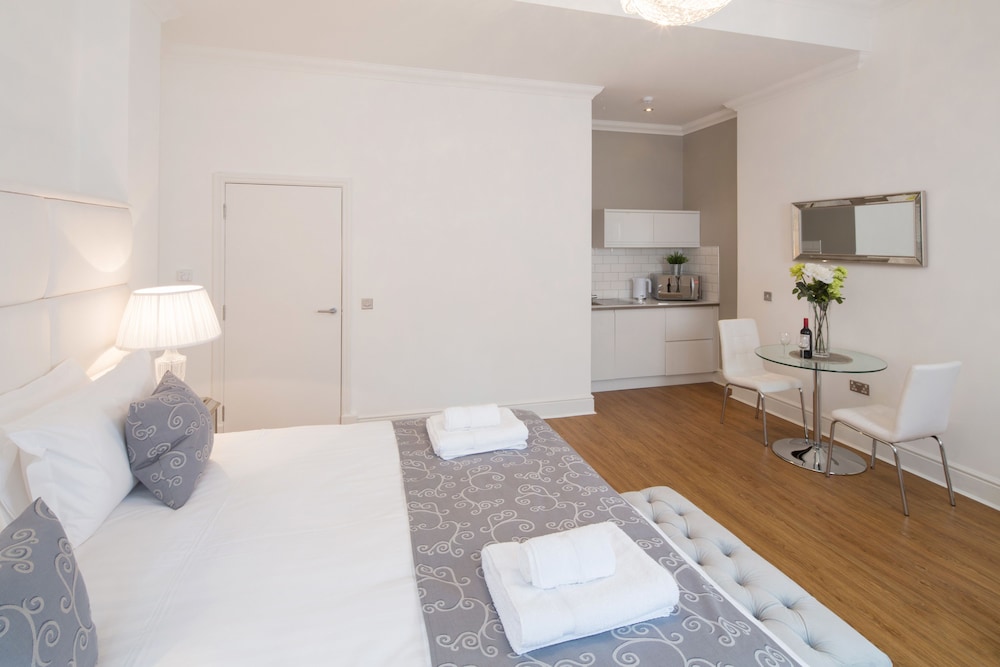 Edinburgh Castle Apartments And Suites 54/55