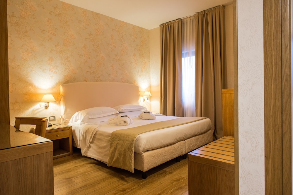 Hotel Touring Carpi 13/81