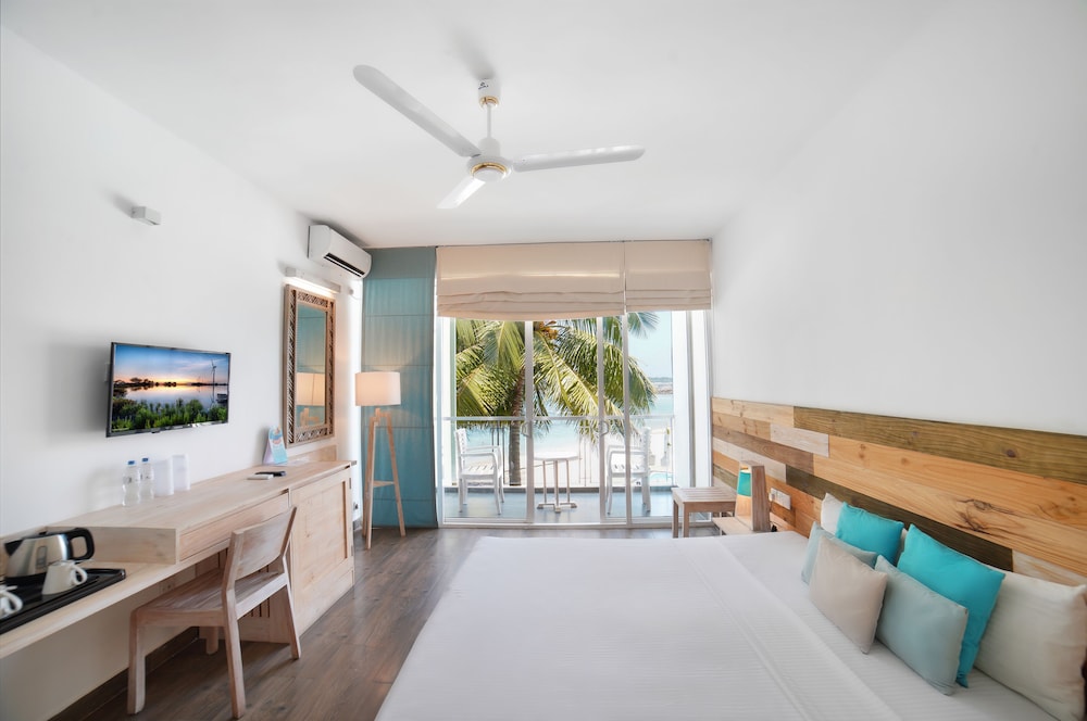 Hikkaduwa Beach 16/49