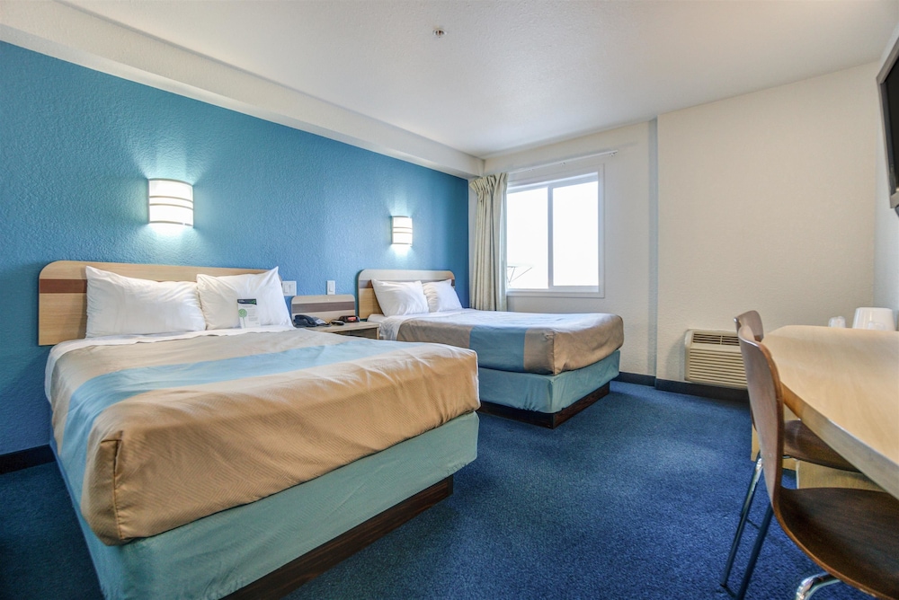 Motel6 Grande Prairie, AB 34/65