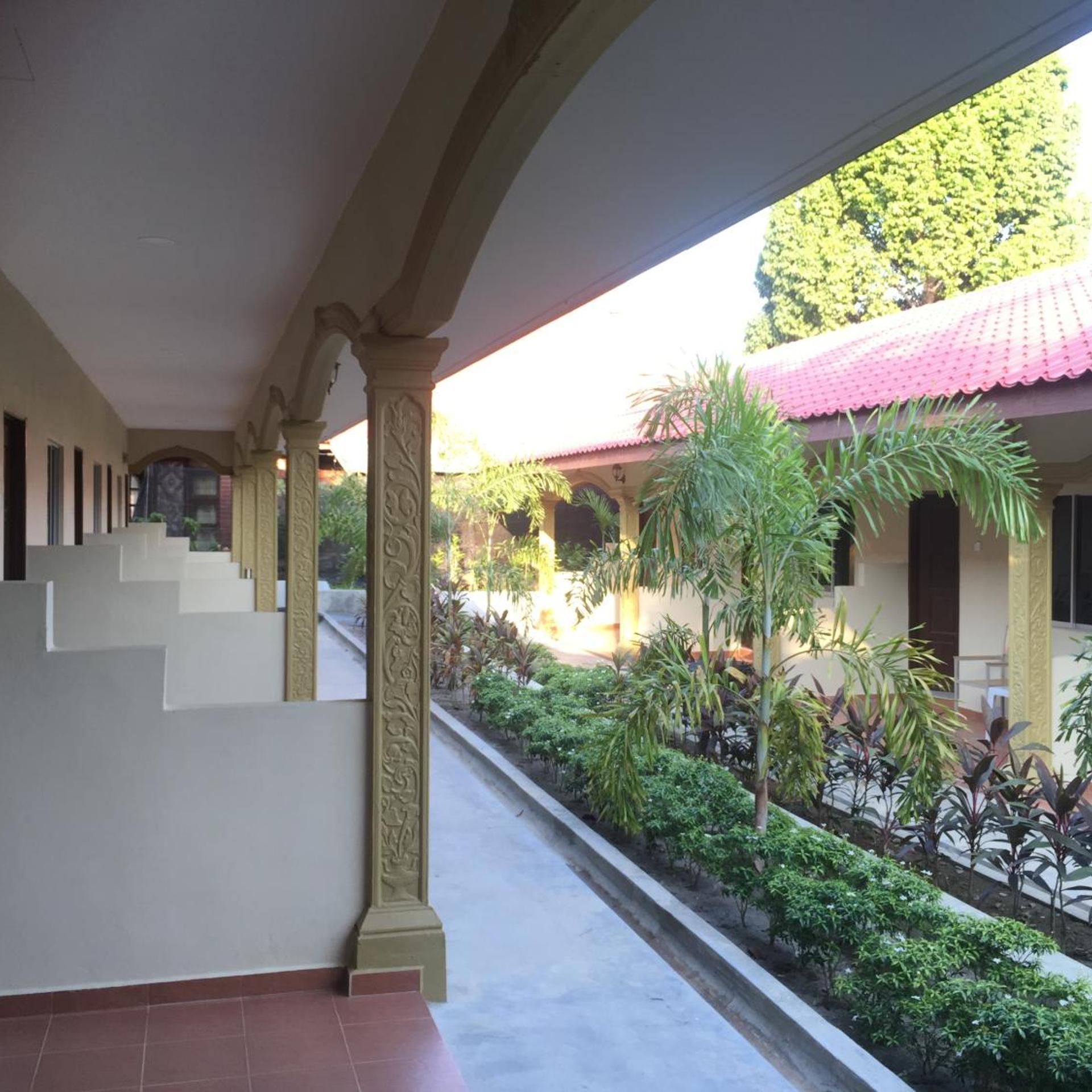 Dhania Motel 38/41