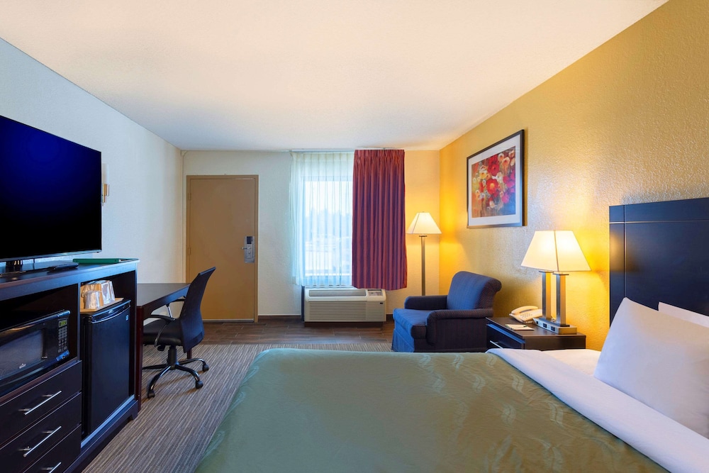 QUALITY INN AT ARLINGTON HIGHLANDS 26/44