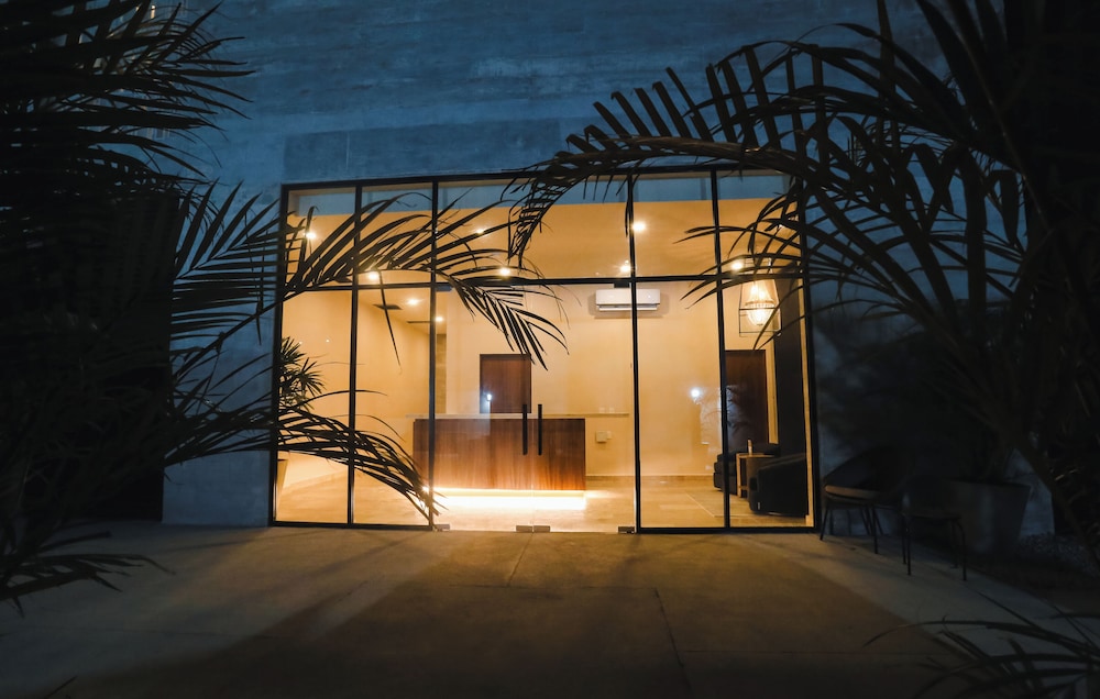 EVERGLADES SUITES 23/50