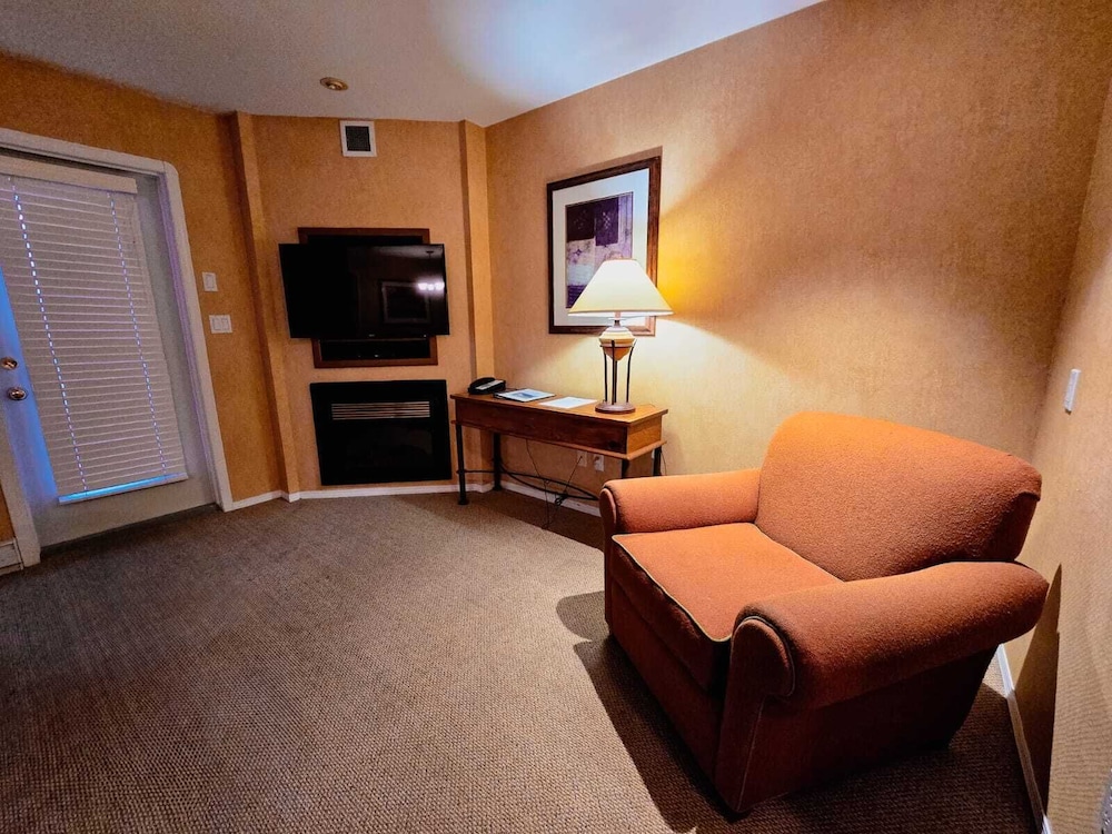 Mountain View Suites at Fairmont Hot Springs 44/63