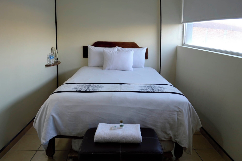Hotel Mateos 1215 27/42