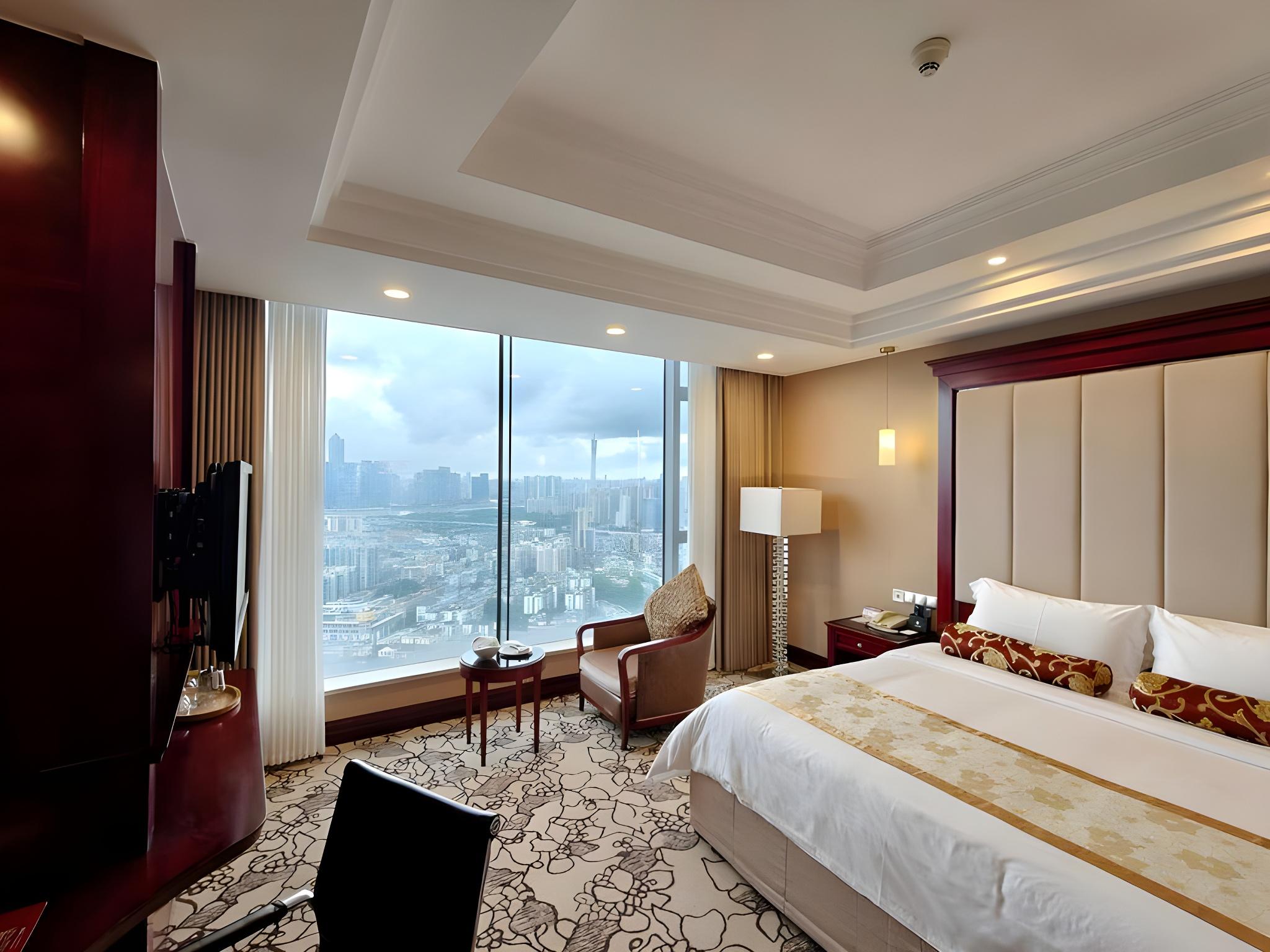 Superior, King Bed, River View, Tower View