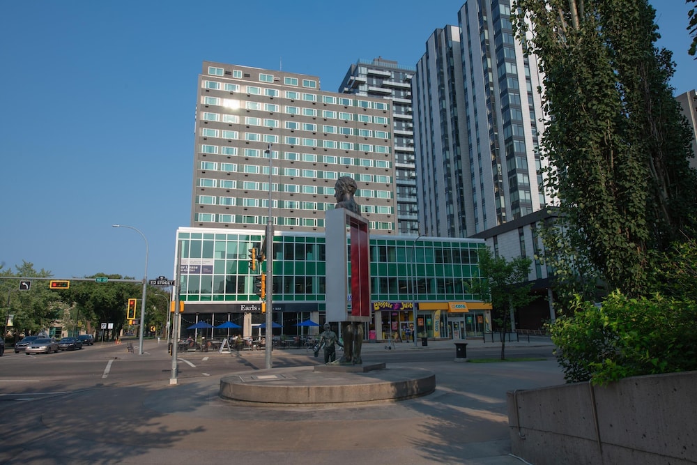 Campus Tower Suite Hotel 64/67