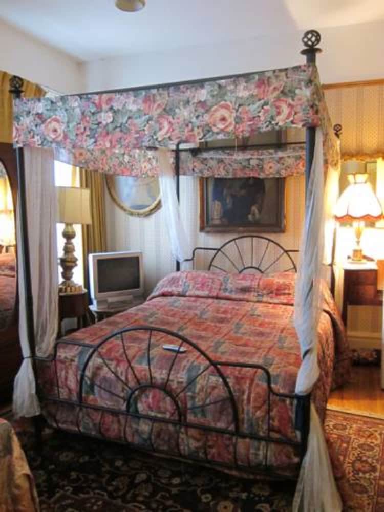 Pimblett's Downtown Toronto B&B 9/47