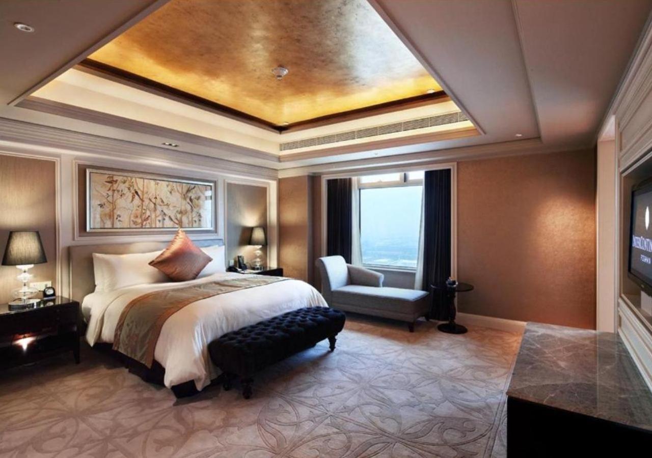 Ambassador, Suite