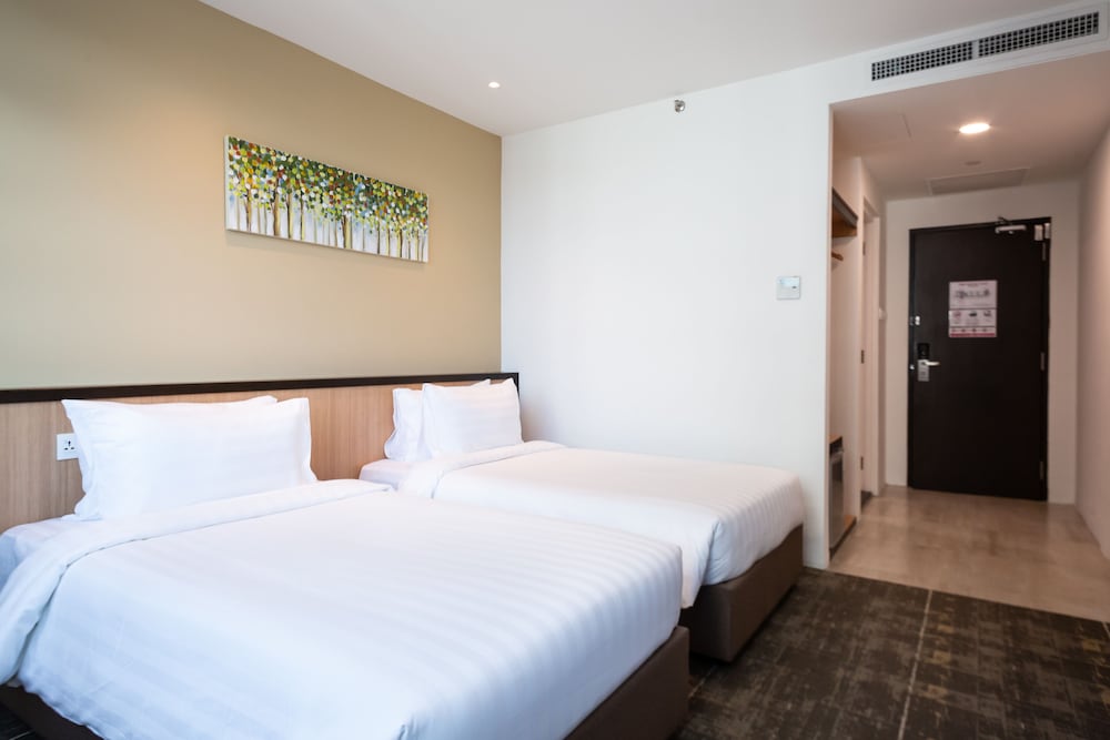 HOTEL 7 SURIA 8/40