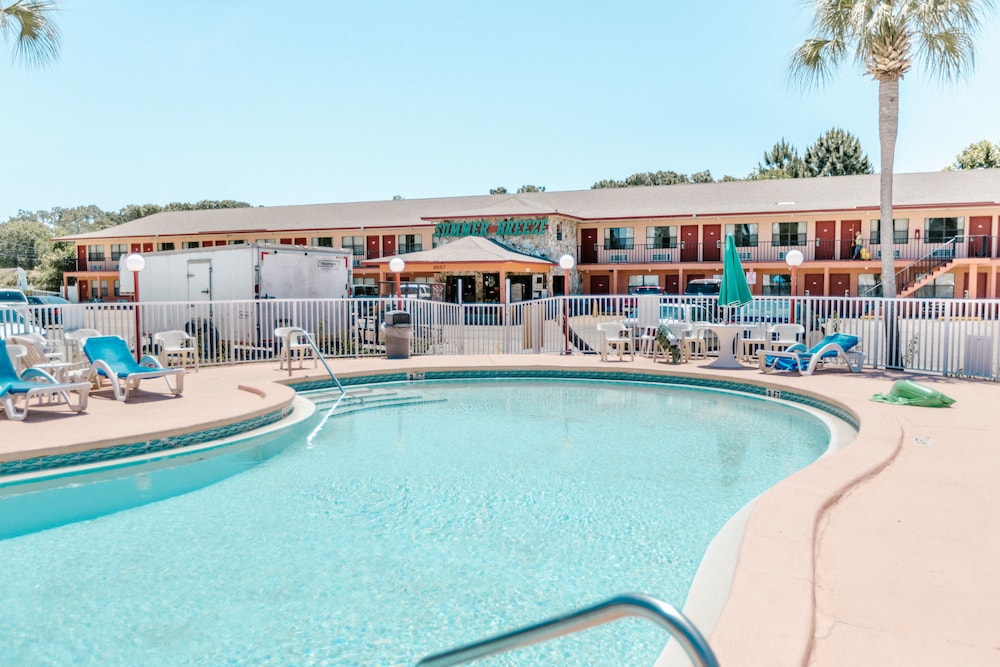 Summer Breeze Motel 14/52