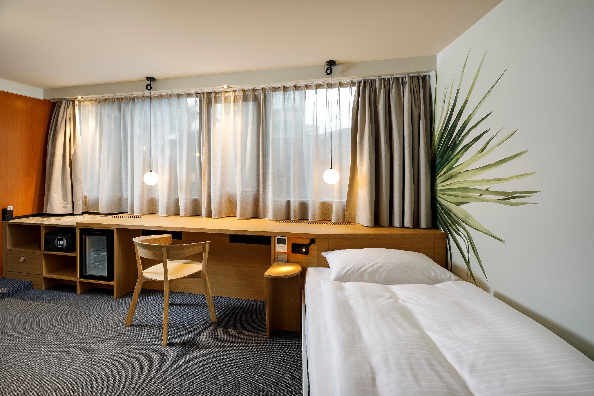 Semi Room, Standard, Single, Semi Double Bed