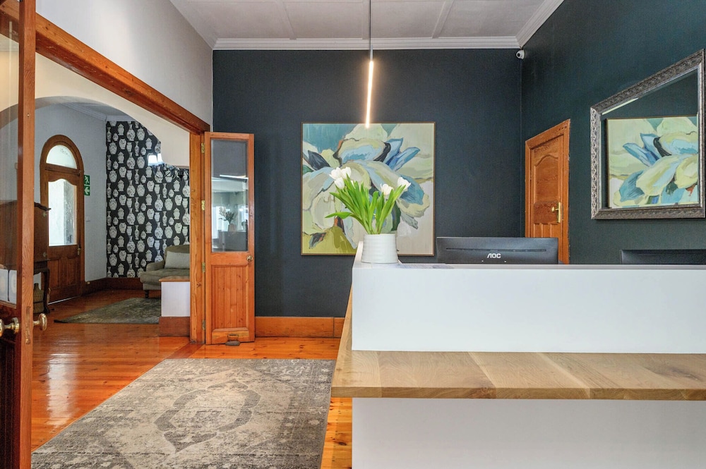 First Avenue Guesthouse 7/50